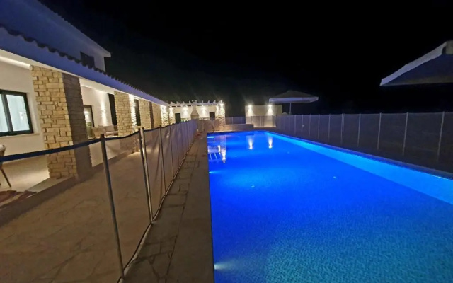 Holiday 6 Bedroom Luxury Villa