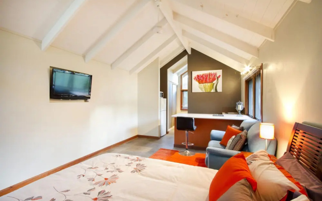 Airlie Beach Eco Cabins - Adults only
