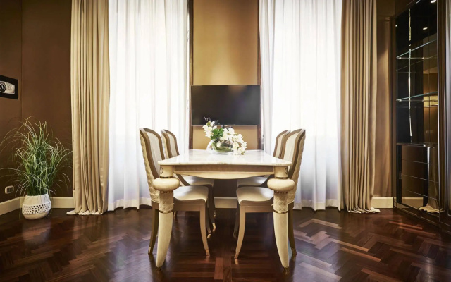 Gold Royal Suite