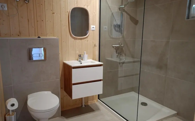 2 Bedroom Holiday Home With air Conditioning