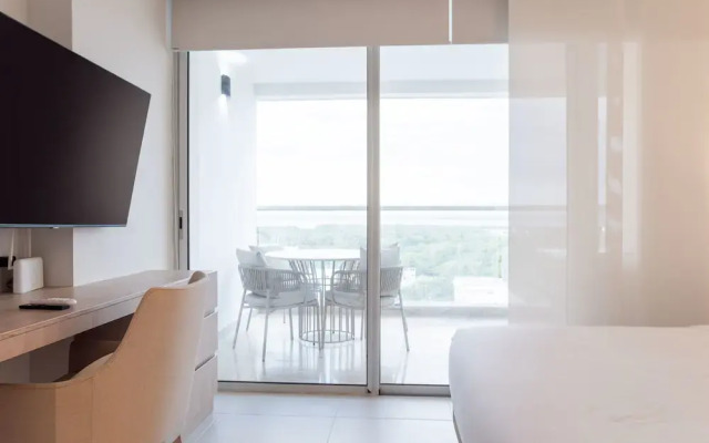 w Comfortable Loft w Balcony in Crespo