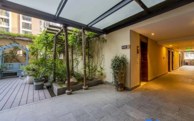 Vision & Fashion | Royal View International Hotel · 360° Sky Garden & Starry Cinema