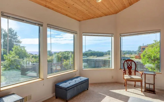 Pacific Splendor Private Hot Tub w/ Views!
