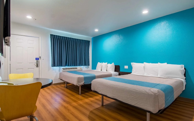 Motel 6 San Bernardino, CA - Downtown