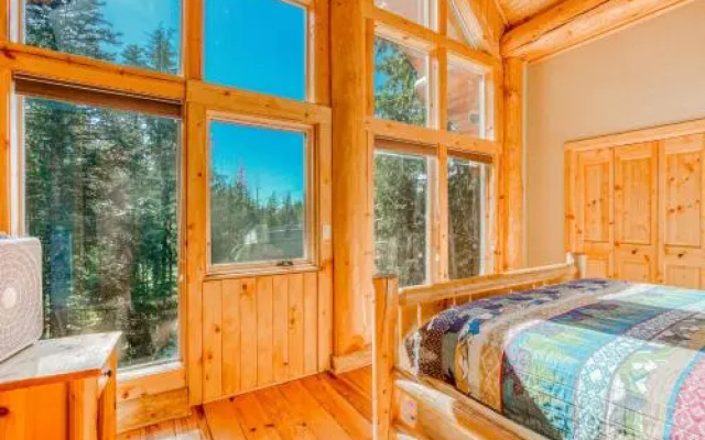 Skiing Bear Chalet