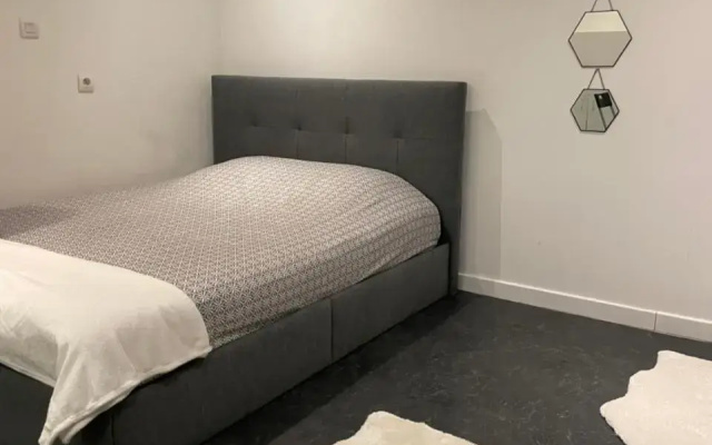 Montpellier : Jolie Studio Tres Calme (Adults Only)