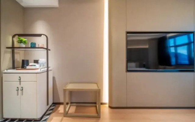 Luxemon Gem Hotel