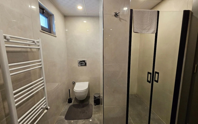 Professionally Maintained Spacious New Suites 2-2
