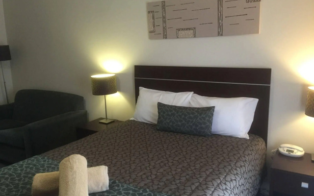 Tea House Motor Inn