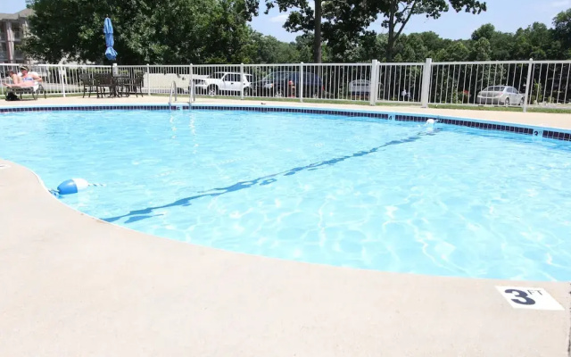 Fort Taneycomo 2 Bedroom Condo by RedAwning