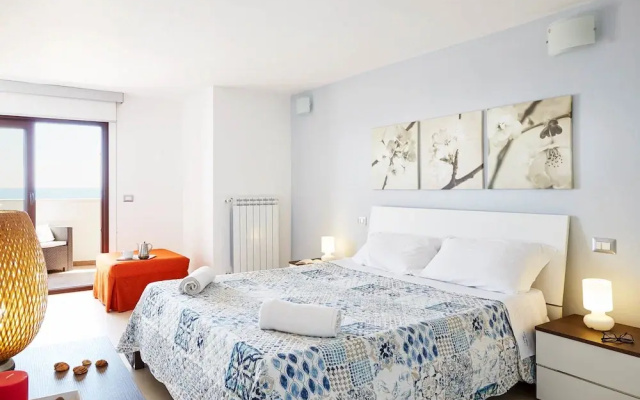 Aura CaseSicule, only for Sea View Lovers, Modern Style Apartment in City Center, Wi-Fi