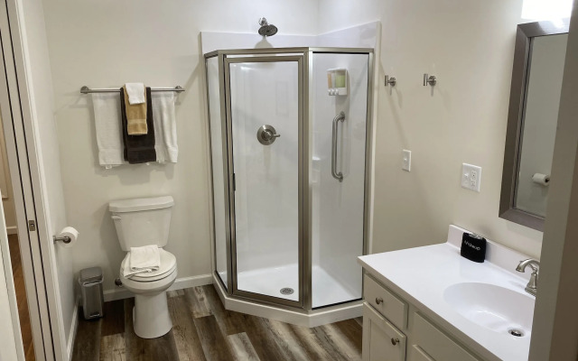 Hermann Crown Suites