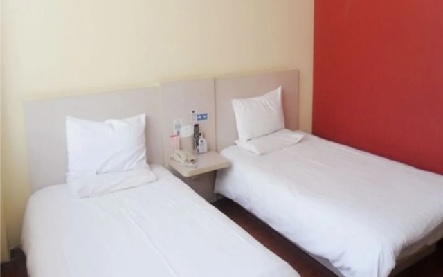 Orange Hotel (Shanghai Hongqiao Railway Station Qixin Road)