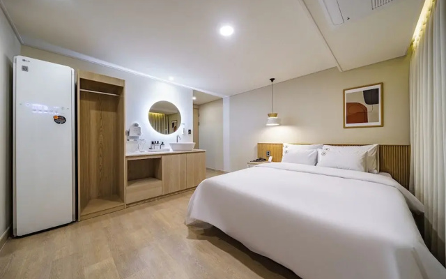 Daejeon Brown Dot Wolpyeong