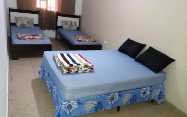 SUíTE EM NOSSA CASA A 450M DA PRAIA
