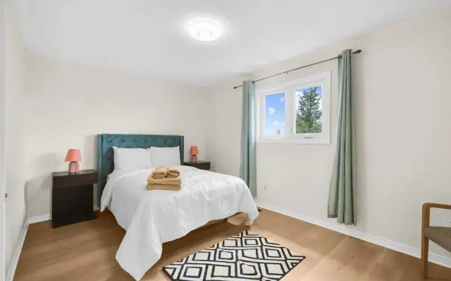 Newly Renovated 3BR in Whitby Family-friendly
