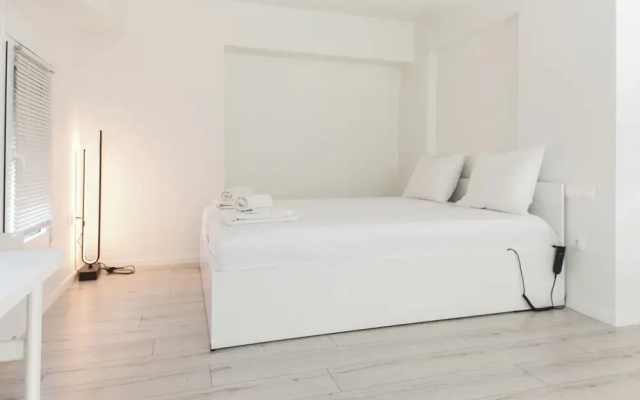 Marousi 2 Bd Luxury Living w Shared Pool