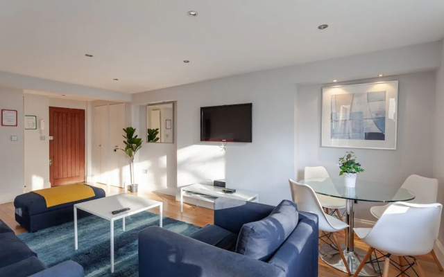 3 Bedrooms  Apartment  Central London