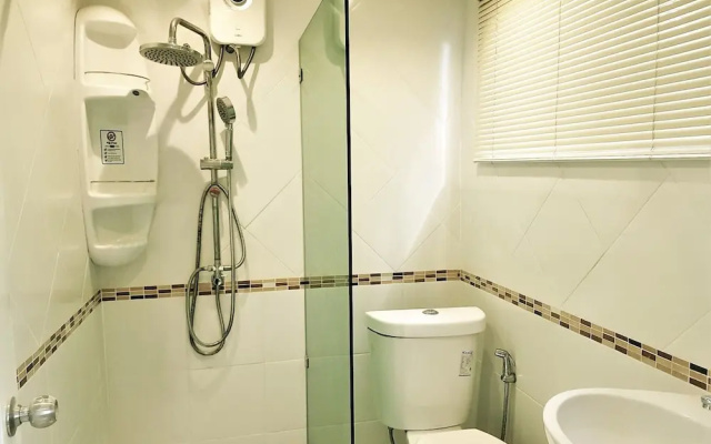 Large, Stylish 2 bed Apartment With Pool Table in Pattaya