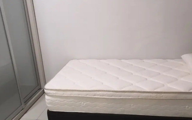Univ 360 Cozy Apartment with Pool View