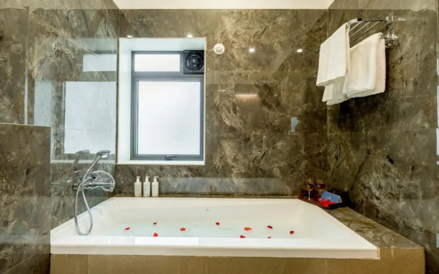 SaffronStays Eden Greens