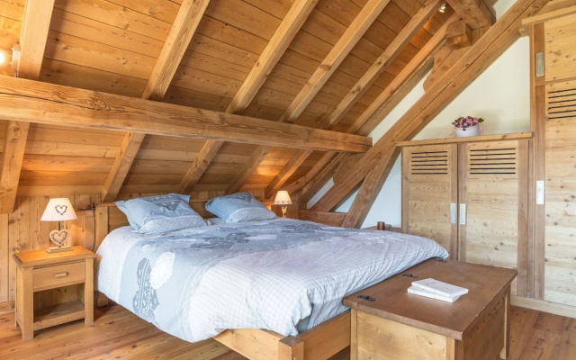 Luxurious Chalet in Vaujany French Alps with Balcony