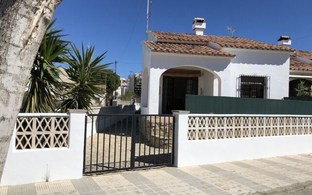 Отель House With 3 Bedrooms in Oliva, With Furnished Terrace - 300 m From the Beach Испания, Олива - отзывы, цены и фото номеров - забронировать отель House With 3 Bedrooms in Oliva, With Furnished Terrace - 300 m From the Beach онлайн вид на фасад