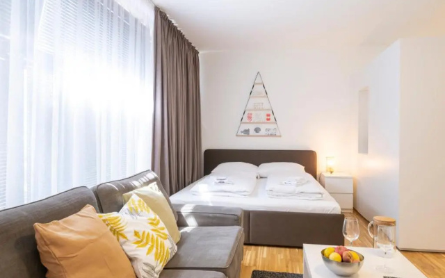 Modern City Hideaway Graz by ichbucheAT