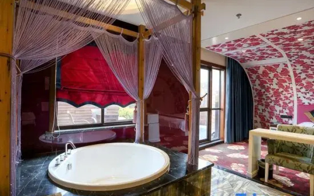 Junyi Hotel (Wenzhou Railway Station Wutian Old Street)