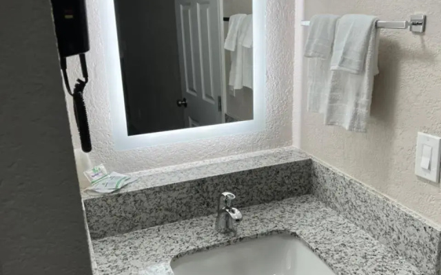 Executive Inn & Suites