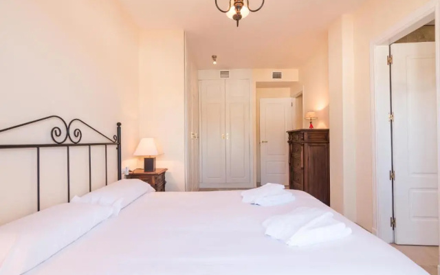 2233-Lovely 2 bedrooms on the beach, pool and port