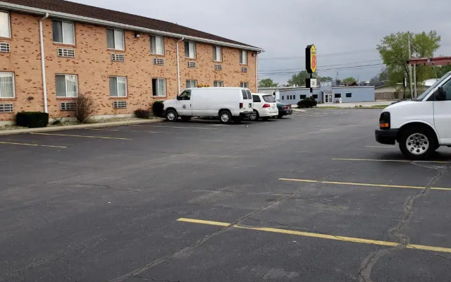 Super 8 by Wyndham Gilman