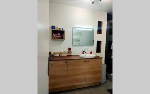 Logement entier+ jardin privé et parking 2places