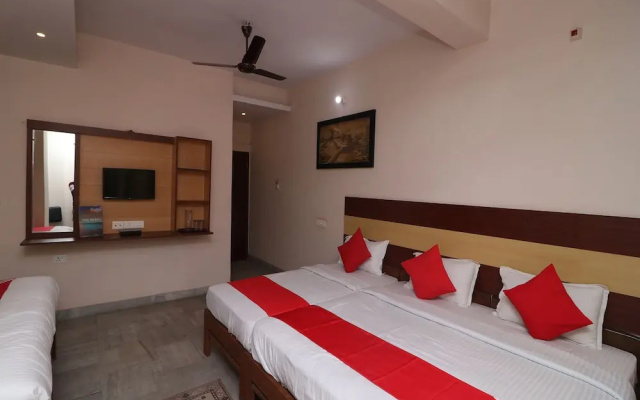 OYO 14898 Hotel Dwarika