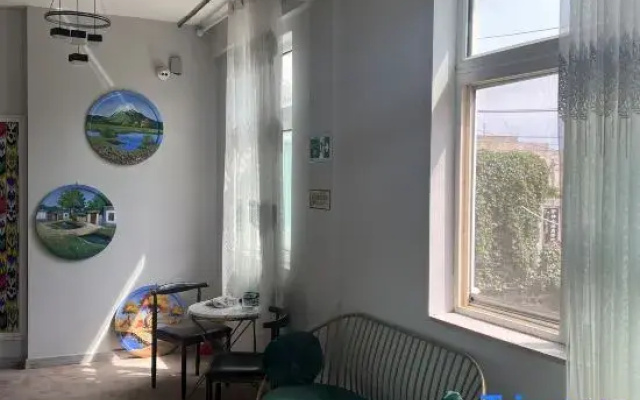 Yilin Xiaozhu Hostel (Yining Airport Yining Railway Station)