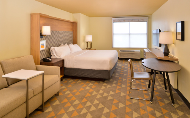 Holiday Inn Kansas City Airport by IHG