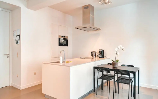 Chic Meir Stay for 9 With Balcony
