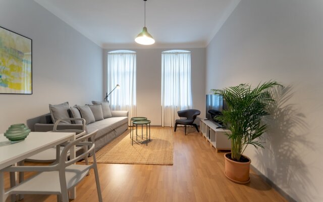 Modern and Charming Apartment - Close TO Center 0