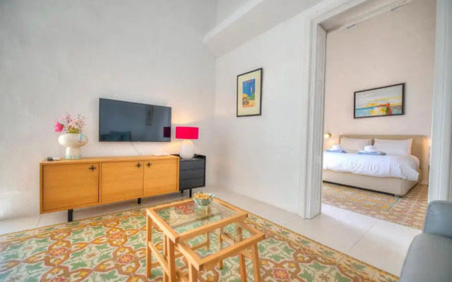 Spacious maisonette with spectacular views IBRI1-1