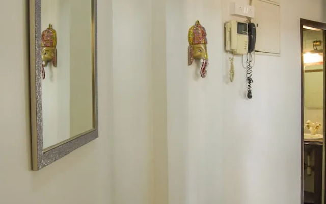 Connekthomes Golden Rays Service Flat In Bandra Area