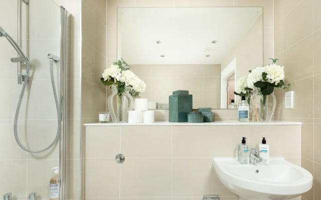 Price & Weeks - Winchester Suite (with Parking)