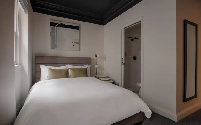 Dupont Circle Embassy Inn by FOUND