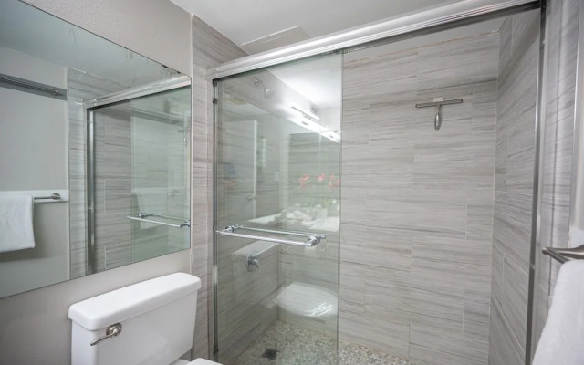 Stay Together Suites | Center Strip View