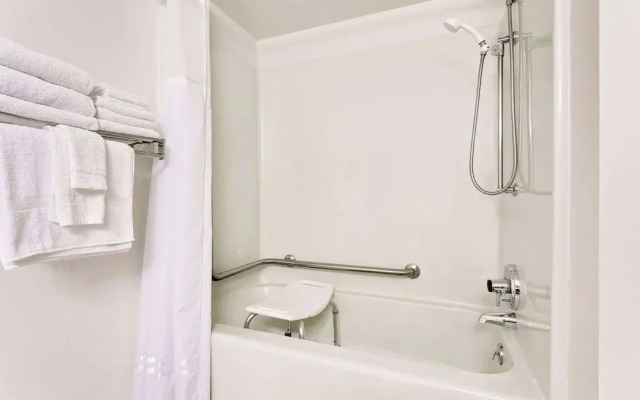Ramada Marquette