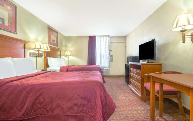 Days Inn by Wyndham Shorter