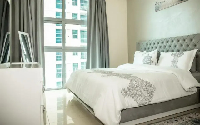 Spacious Apartment in Marina Dubai
