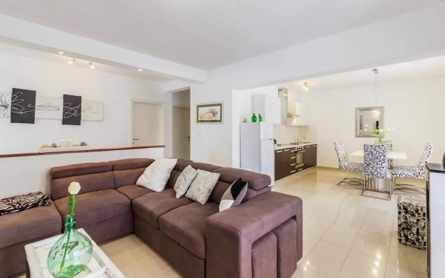Awesome Home in Labin with Hot Tub, WiFi & 5 Bedrooms