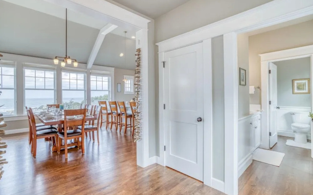 Stunning Ocean Views and Spacious Living - Gorgeous Coastal Retreat