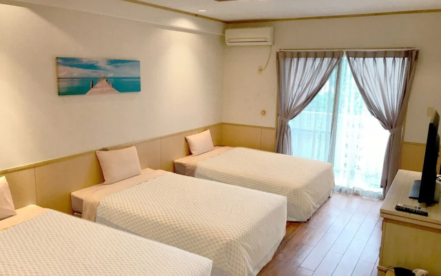 Dot Hotel Okinawa -旧Green Garden Hills