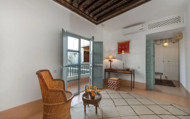 Riad Le J